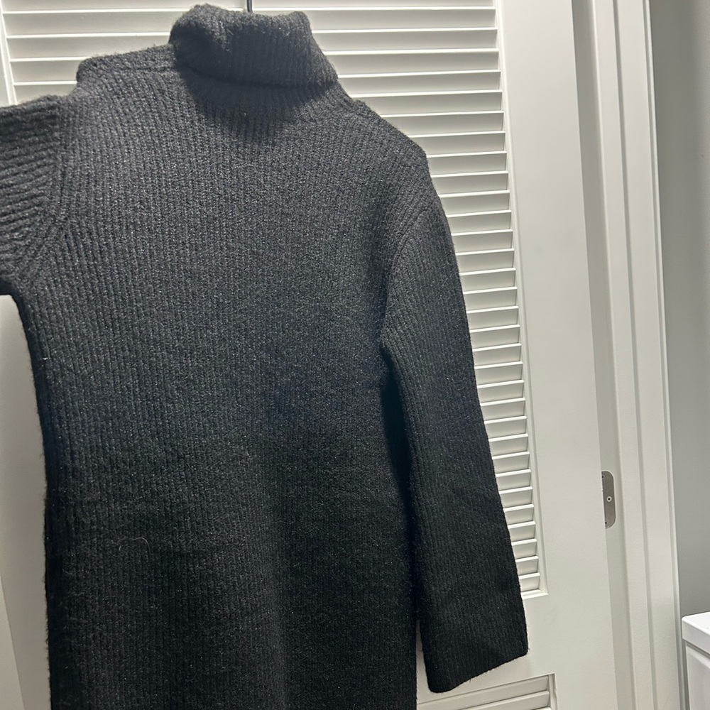 Steve Madden Elegant Black Turtleneck Sweater - Picture 2 of 9